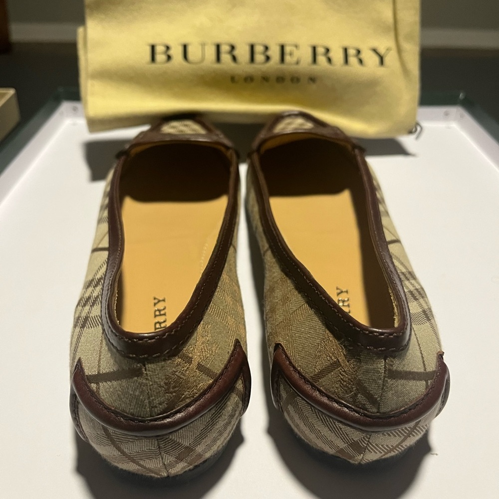 New never used Burberry women’s loafers size 41.5/ 11.5